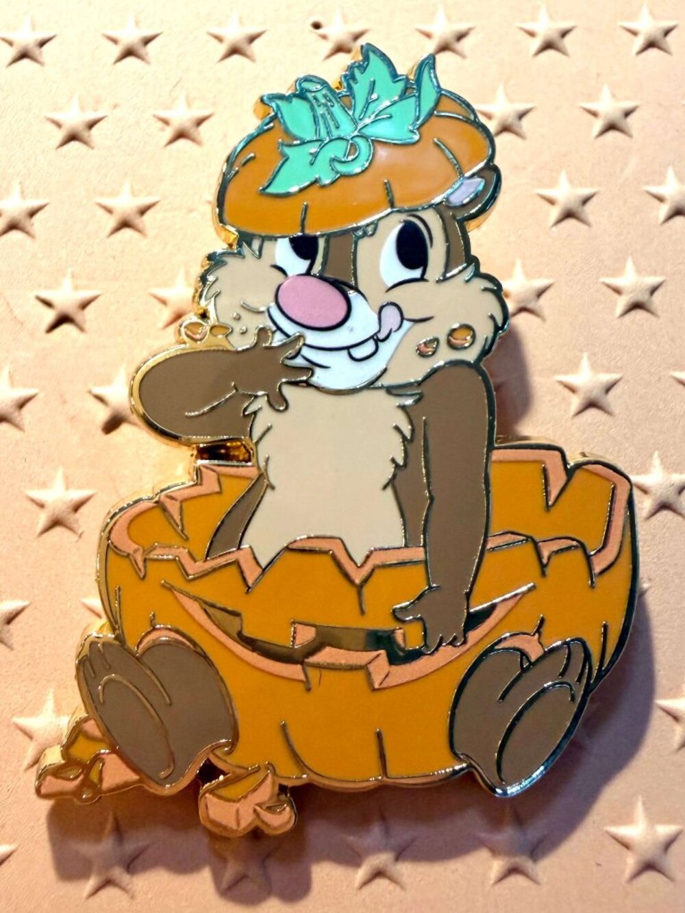 Pumpkin Dale - Mickey and Friends Halloween 2026 PALM Disney Pin NOC Chip